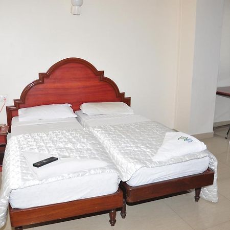 Dhanunjayas Luxury Hotel Hosūr Екстериор снимка