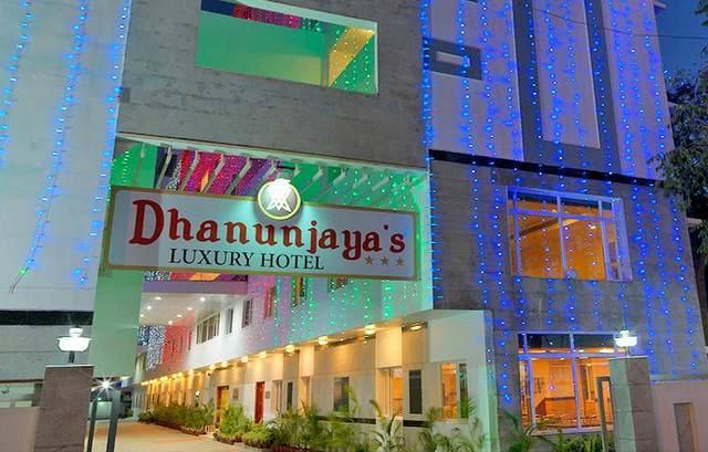 Dhanunjayas Luxury Hotel Hosūr Екстериор снимка