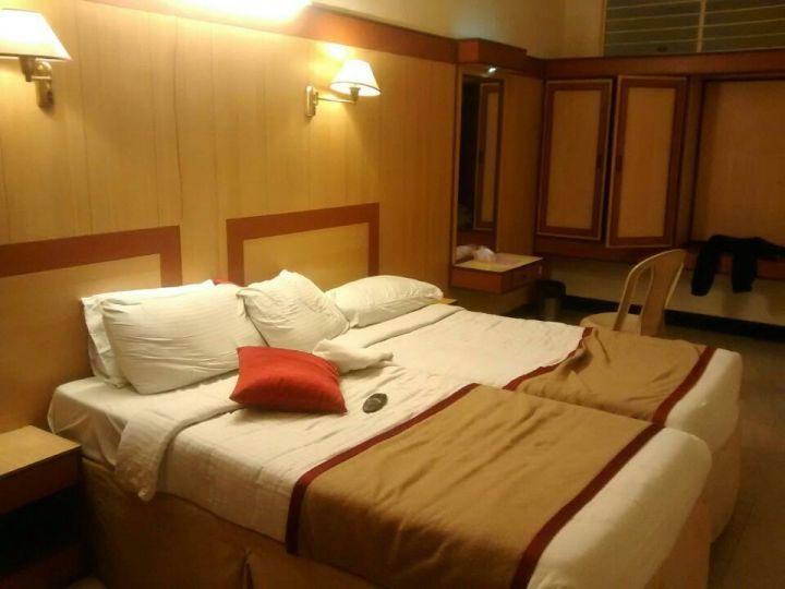 Dhanunjayas Luxury Hotel Hosūr Екстериор снимка