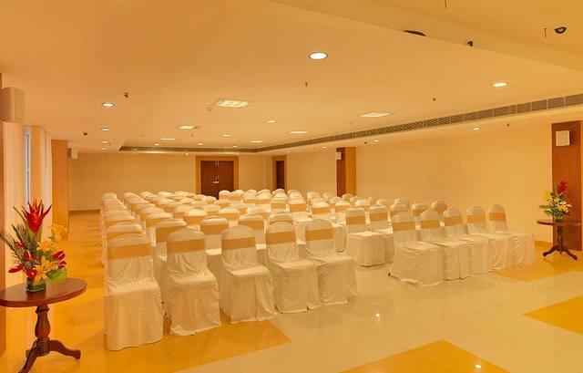 Dhanunjayas Luxury Hotel Hosūr Екстериор снимка