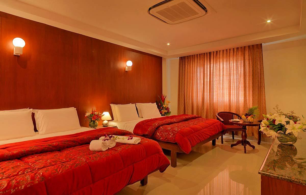 Dhanunjayas Luxury Hotel Hosūr Екстериор снимка